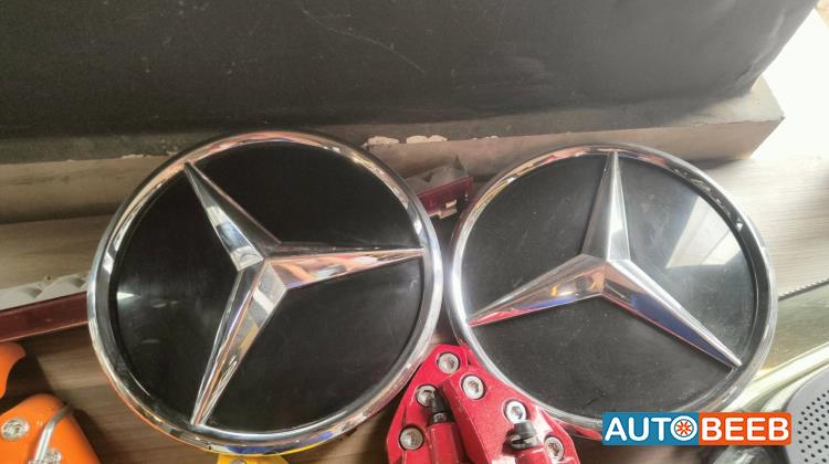 Body  Emblems Mercedes Benz 