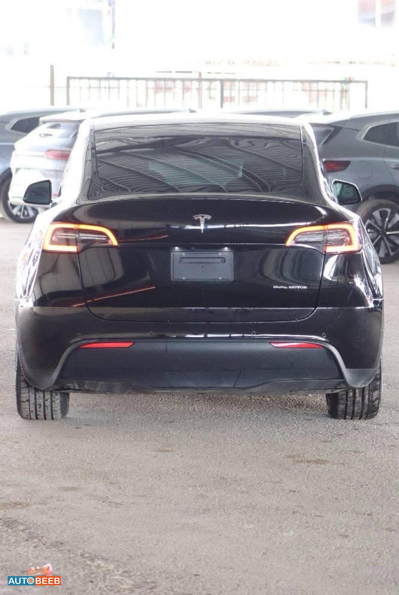 Tesla Y 2021