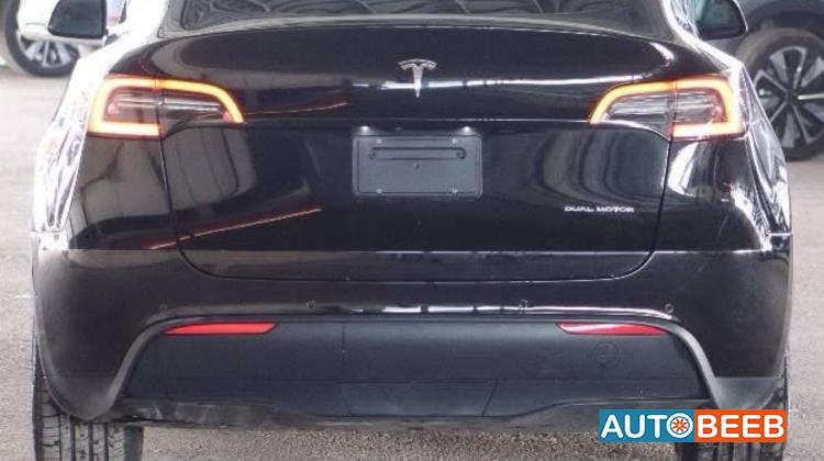 Tesla Y 2021