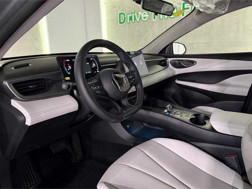 بي واي دي سيل 2025