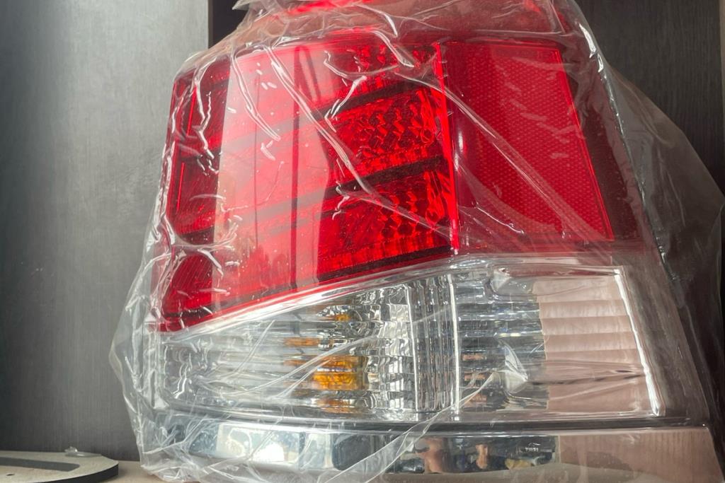 ضوء خلفي يمين شمال لكزس lx700 2019 2020