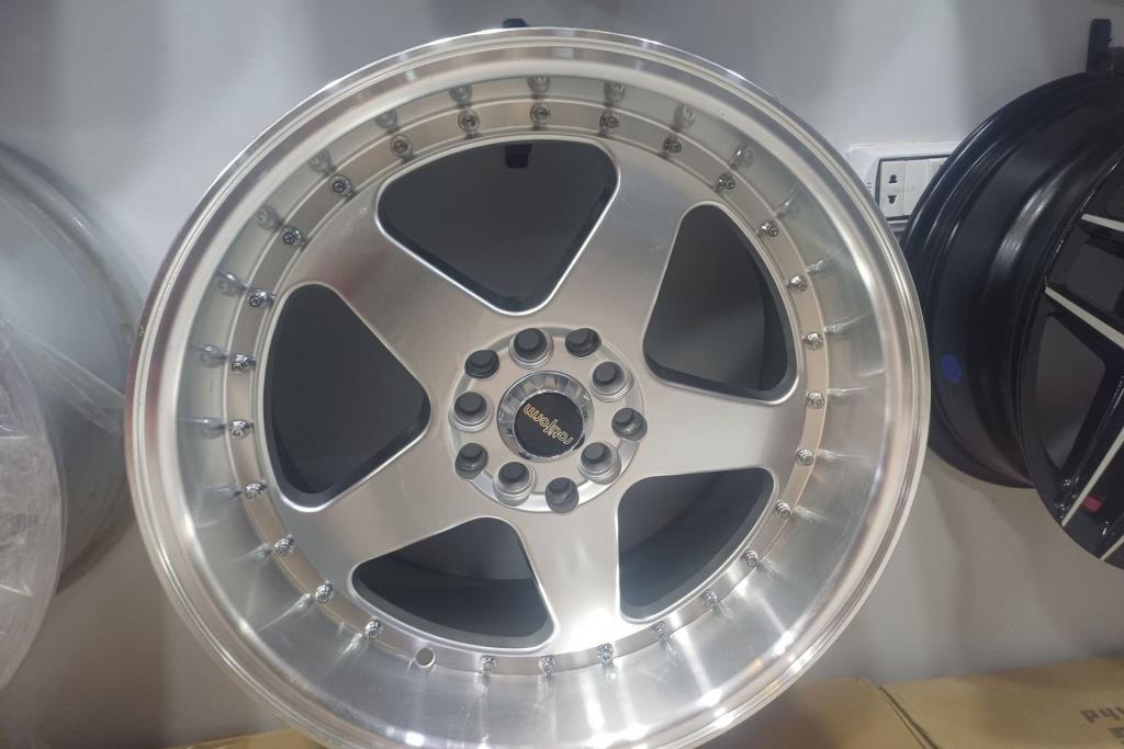  Wheel and Rims  