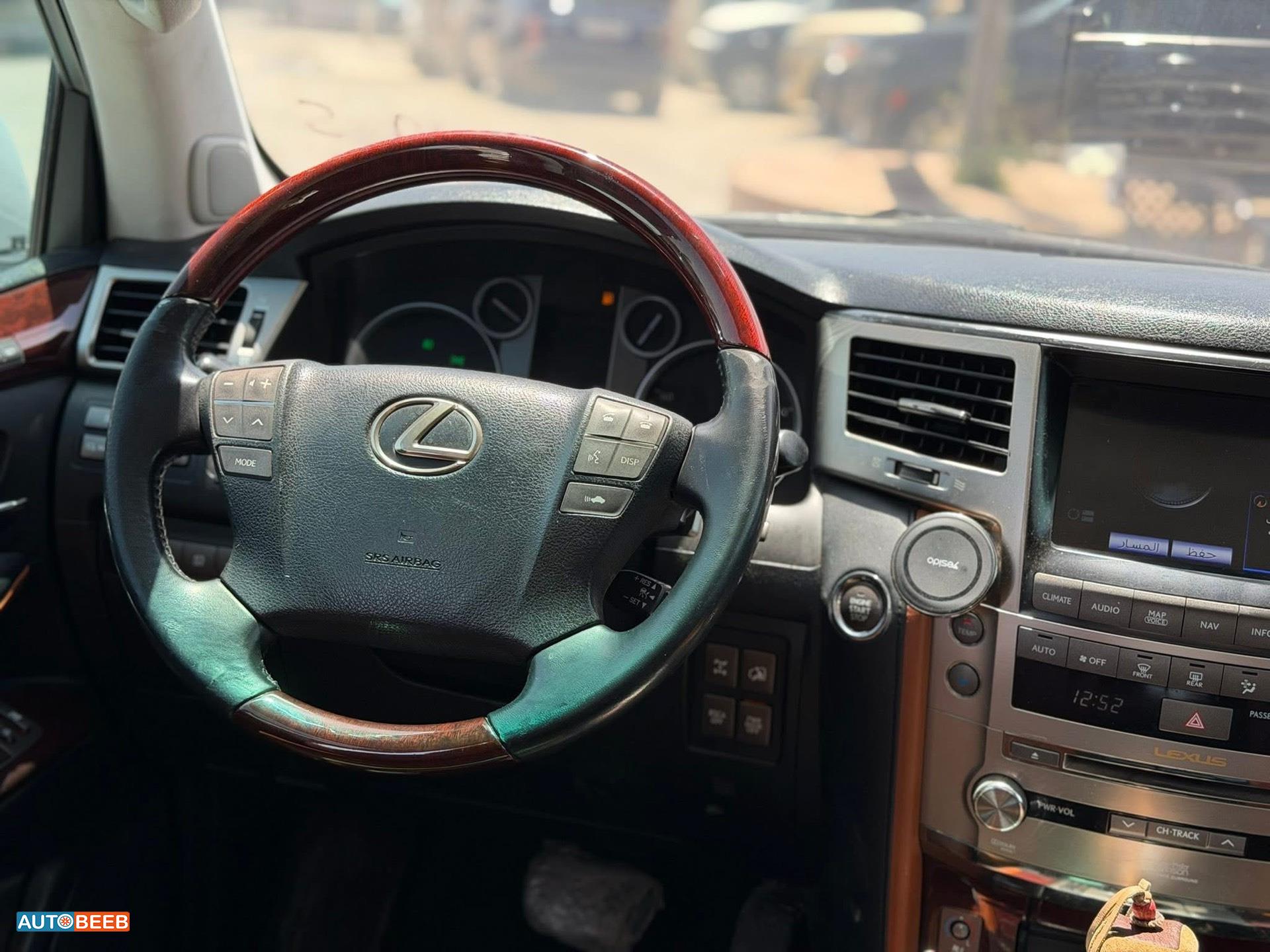 لكزس LX570 2013