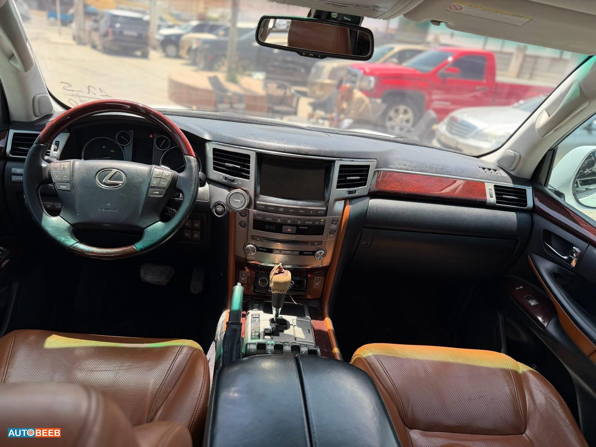 لكزس LX570 2013