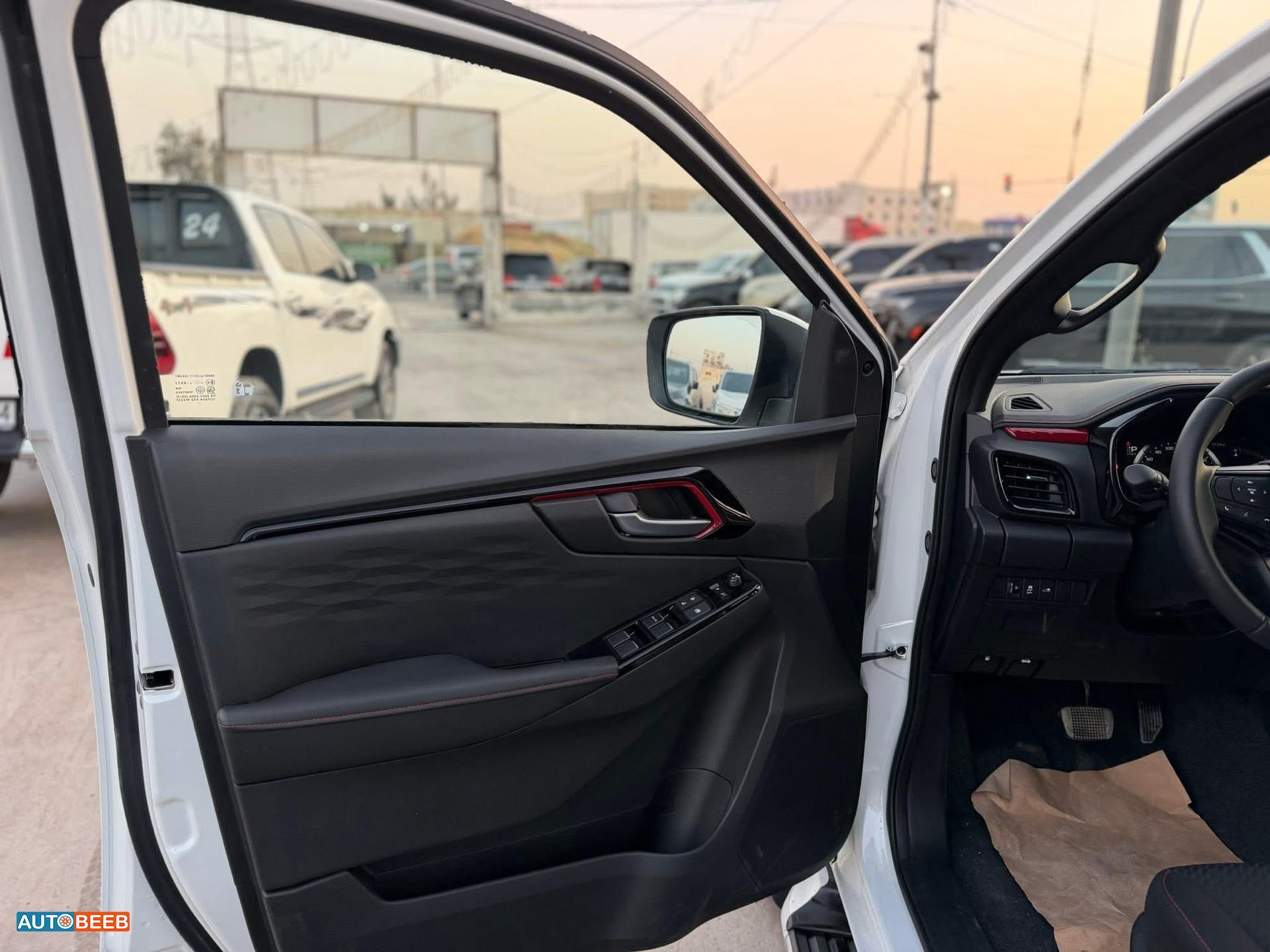 ايسوزو دي ماكس 2025
