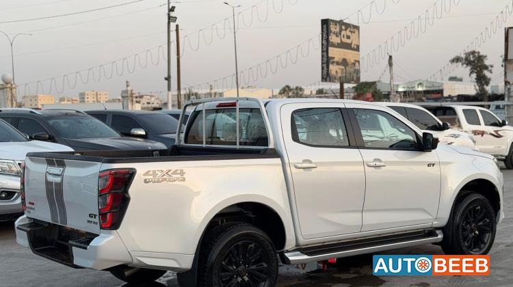 ايسوزو دي ماكس 2025