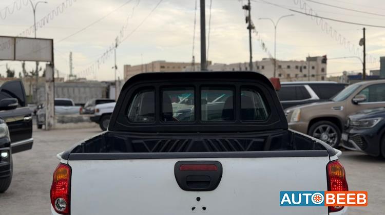 ميتسوبيشي L200 2015
