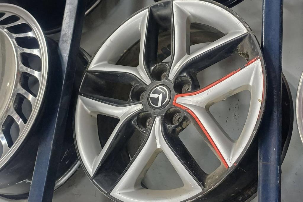  Wheel and Rims  