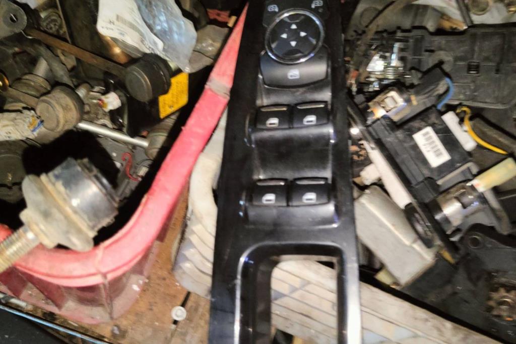 Cabin  Control buttons Ford Fusion