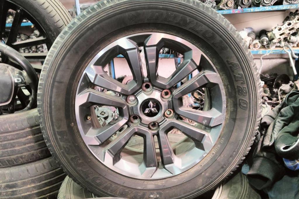 جنط مع كوشوك ميتسوبيشي L200 قياس 18 