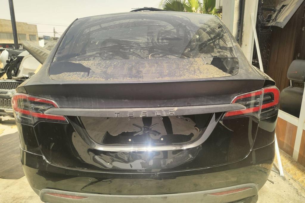 طمبون خلفي تيسلا x 2018 2019