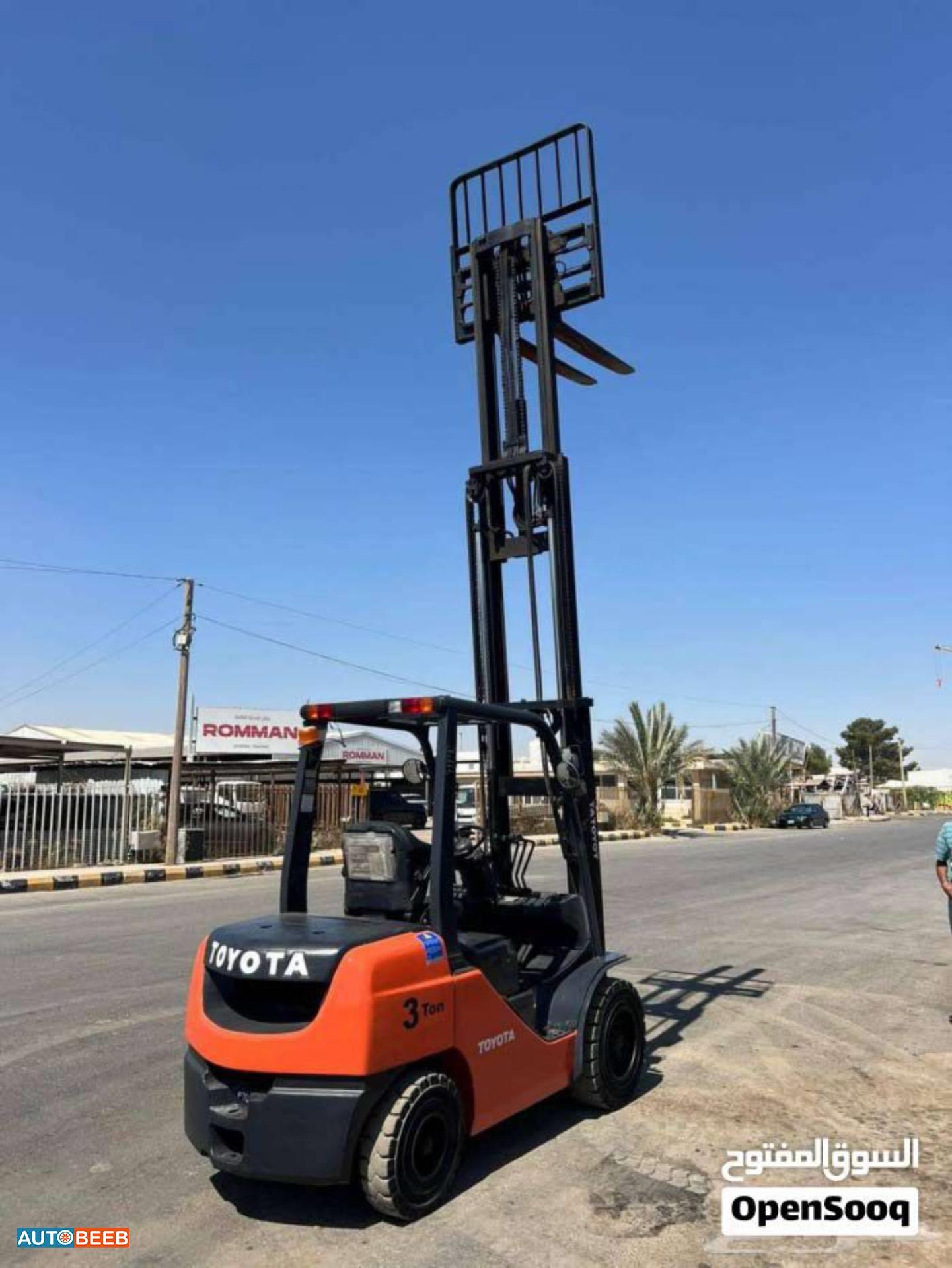Forklift Caterpillar 2022