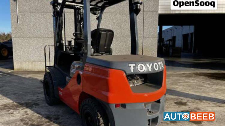 Forklift Caterpillar 2022