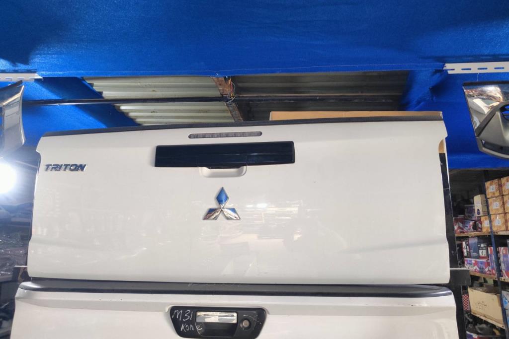 Body  Trunk Mitsubishi L200