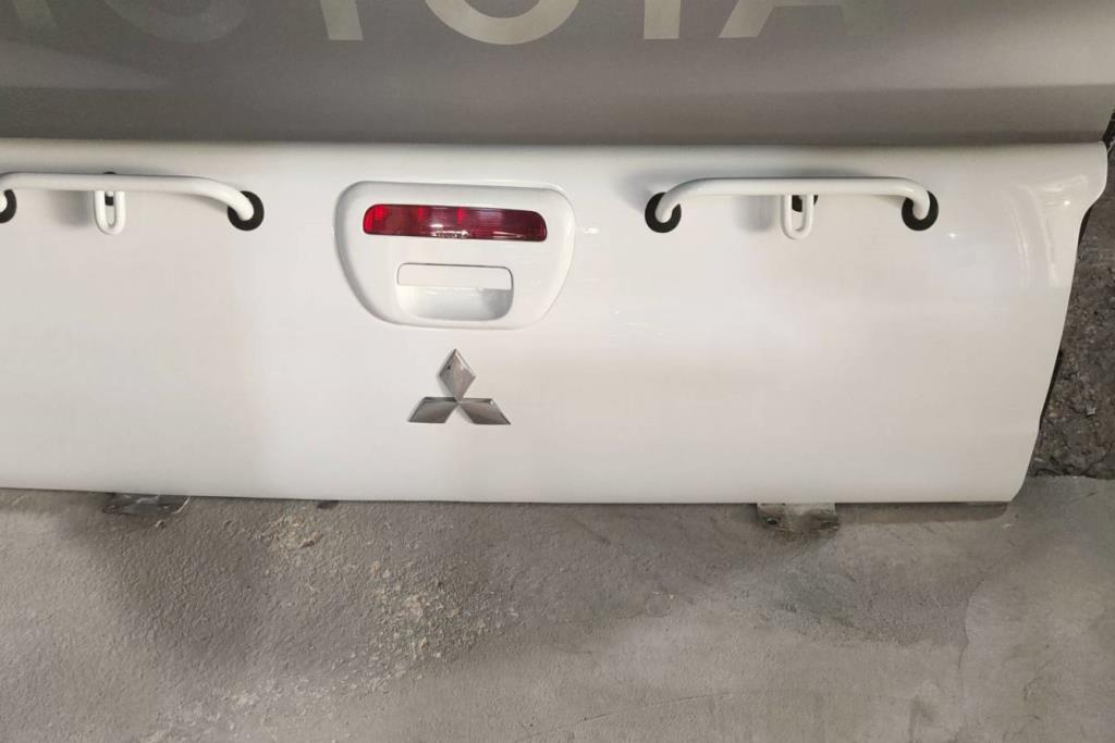 Body  Trunk Mitsubishi L200