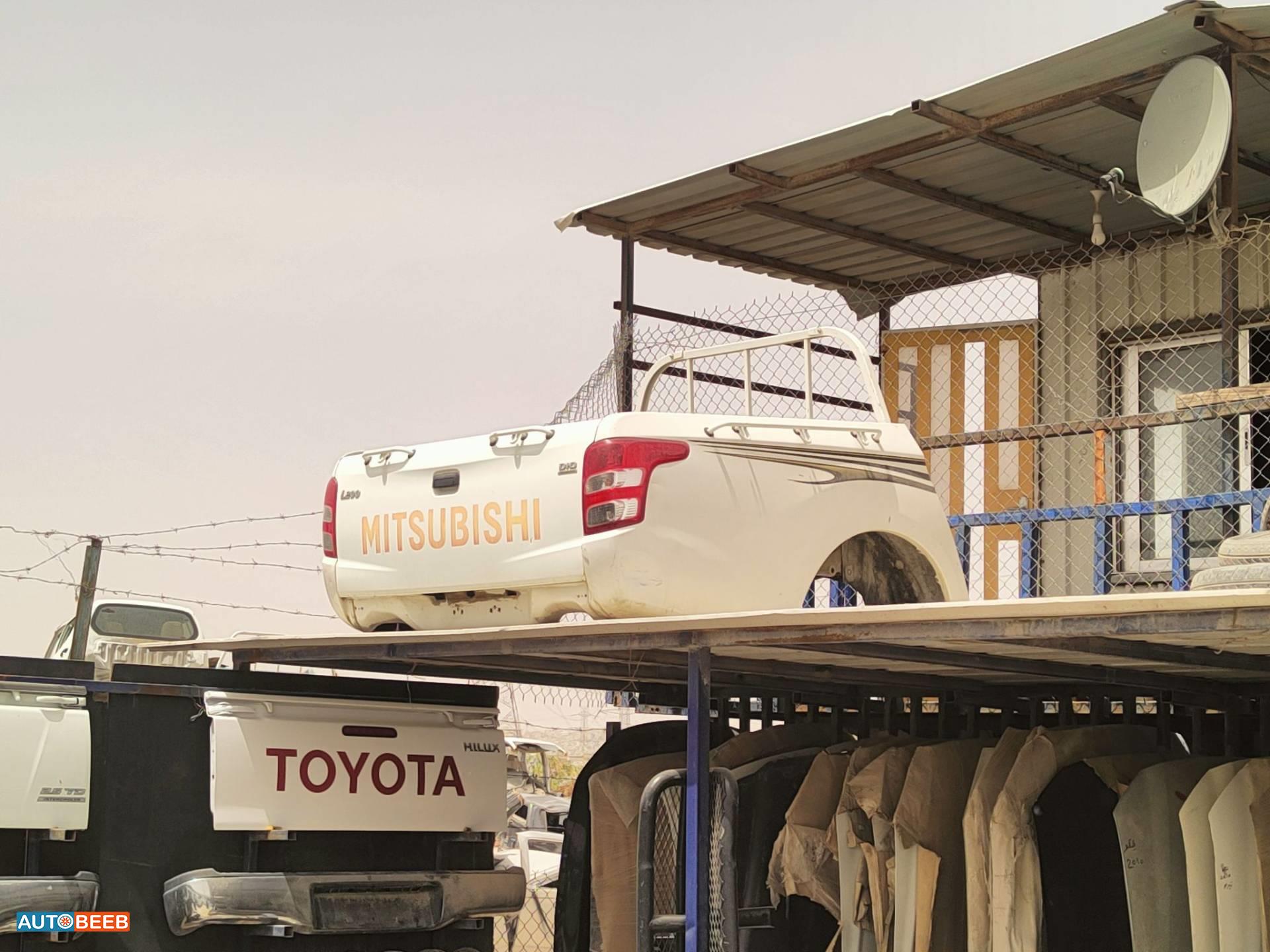 Body  Trunk Mitsubishi L200