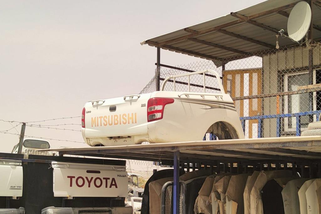 Body  Trunk Mitsubishi L200
