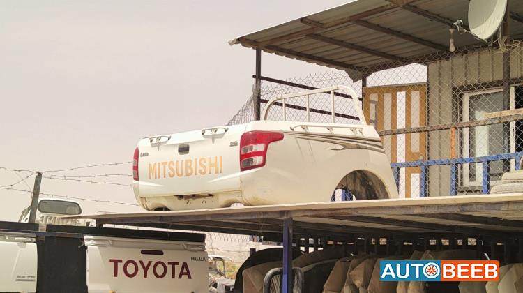 Body  Trunk Mitsubishi L200