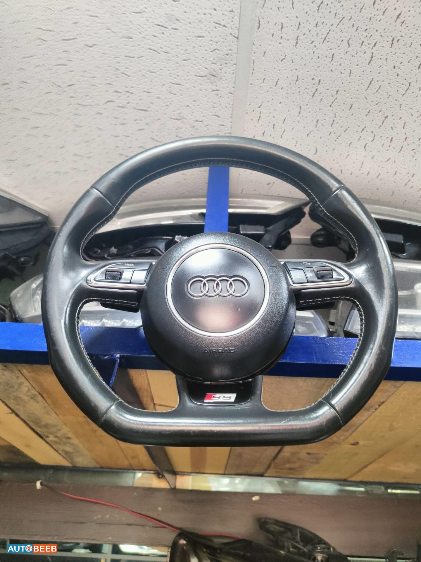 Cabin  Steering Wheel Audi S5