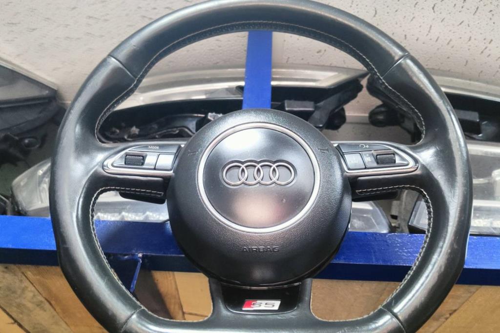 Cabin  Steering Wheel Audi S5