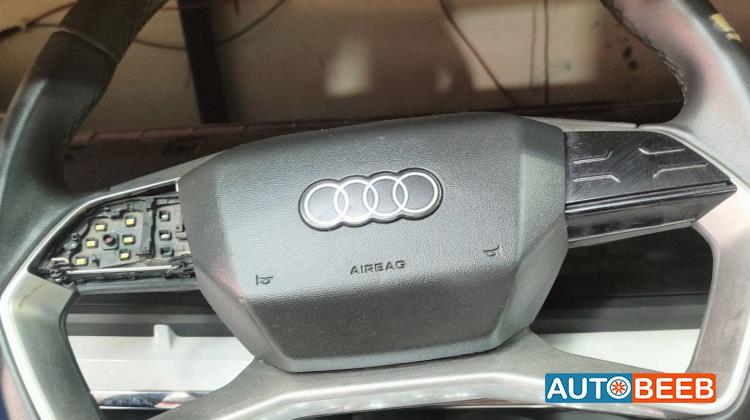 Cabin  Steering Wheel Audi Q4