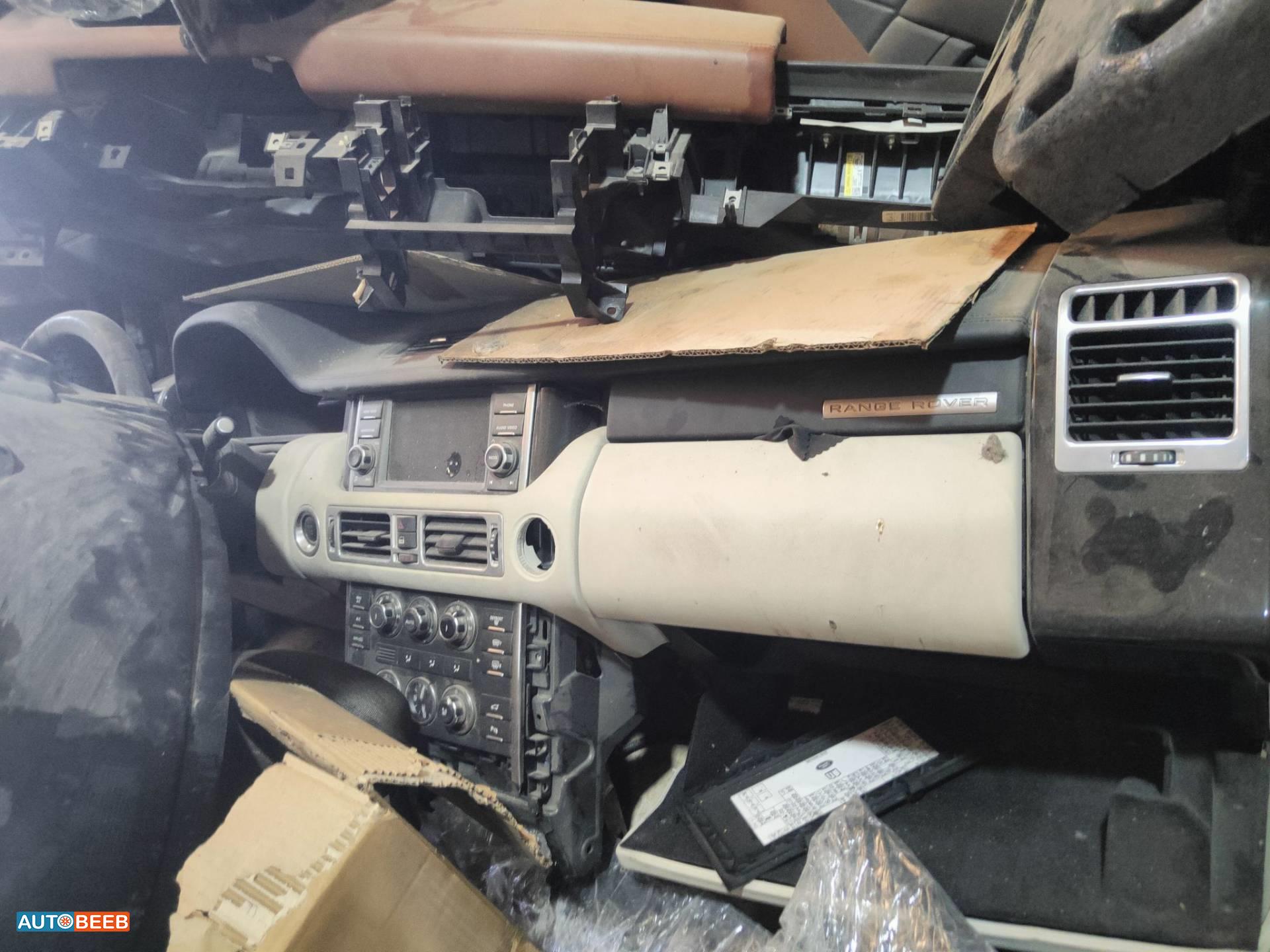 Cabin  Dashboard Land Rover Range Rover Vogue