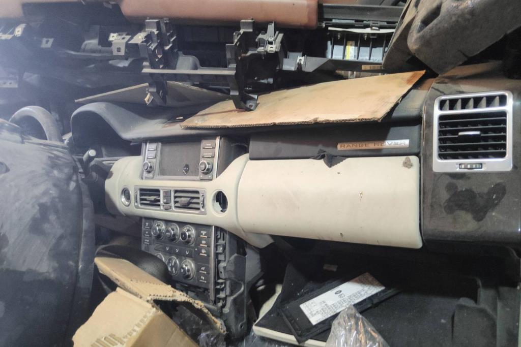 Cabin  Dashboard Land Rover Range Rover Vogue