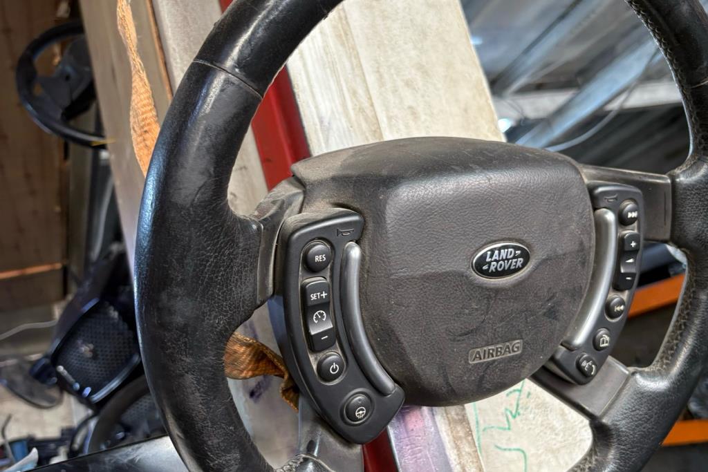 Cabin  Steering Wheel Land Rover Range Rover Vogue