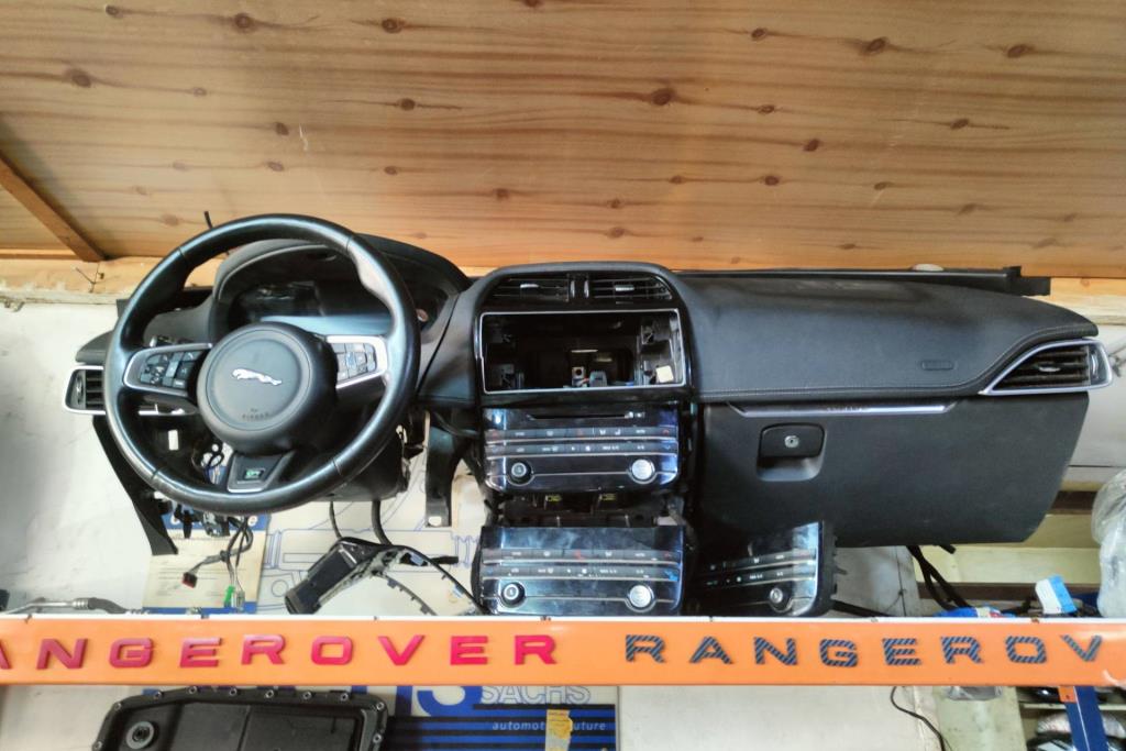 Cabin  Dashboard Jaguar F-Pace