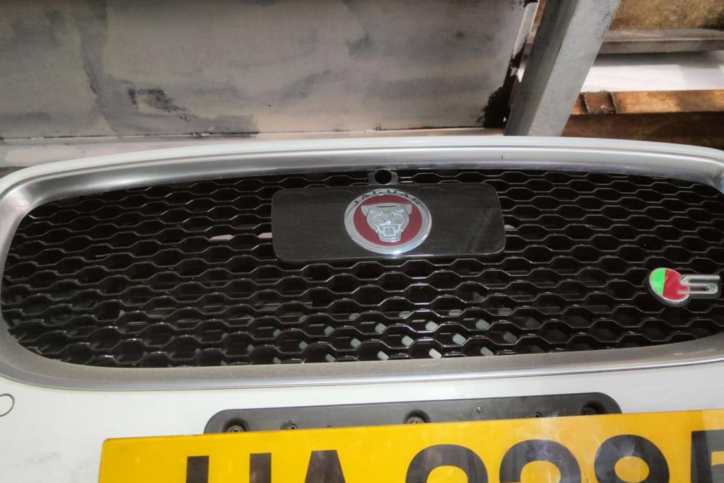 Body  Grilles Jaguar XE