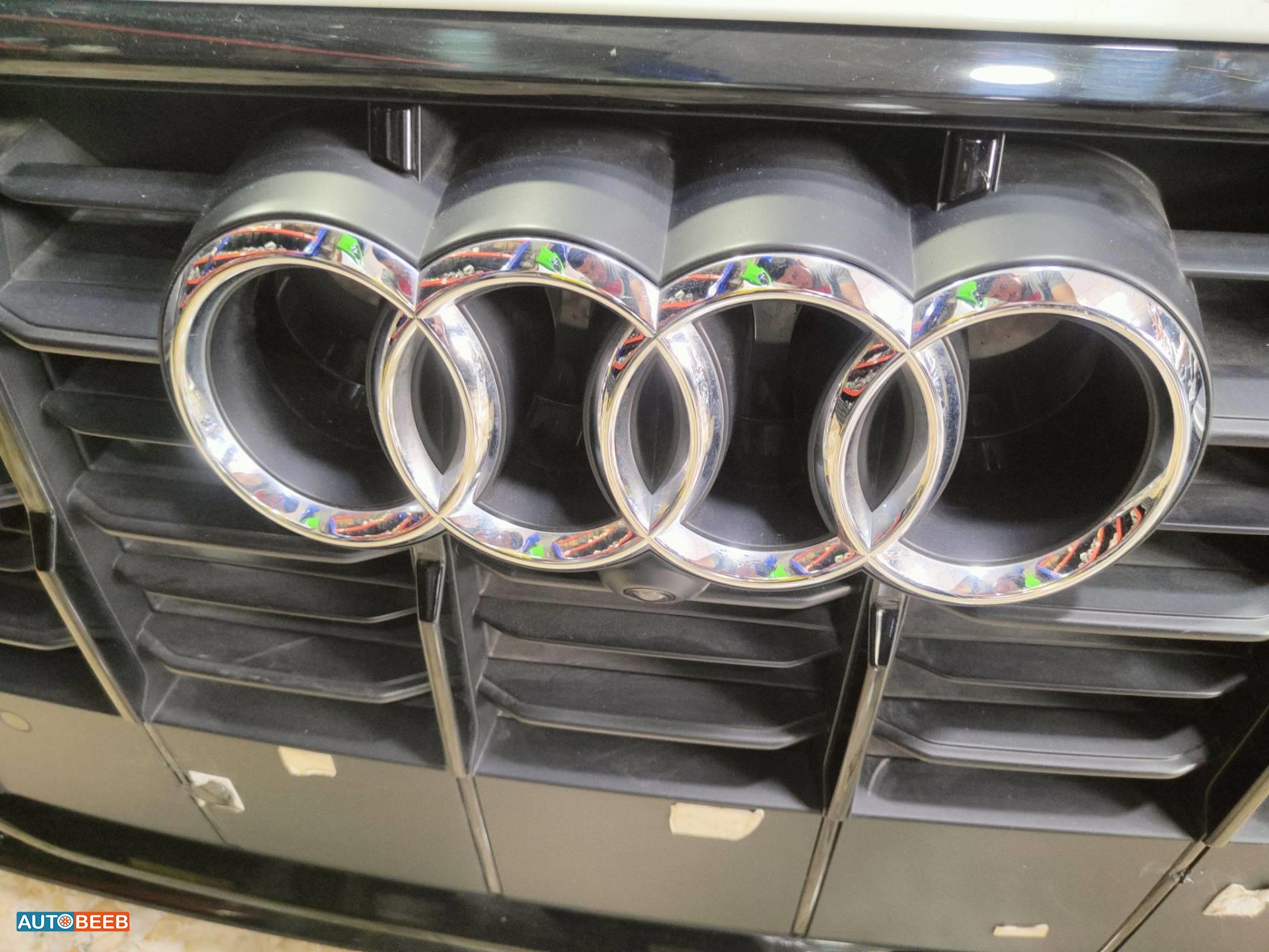 Body  Emblems Audi Q7