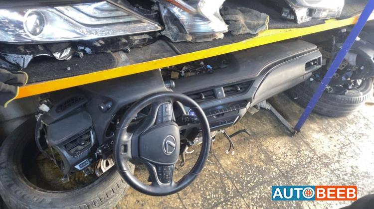 Cabin  Dashboard Lexus UX300