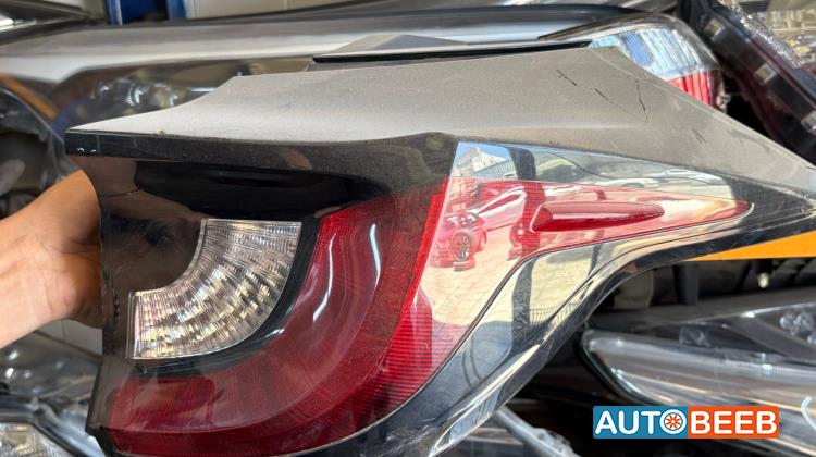 ضوء خلفي يمين شمال تويوتا ياريس 2022 2023