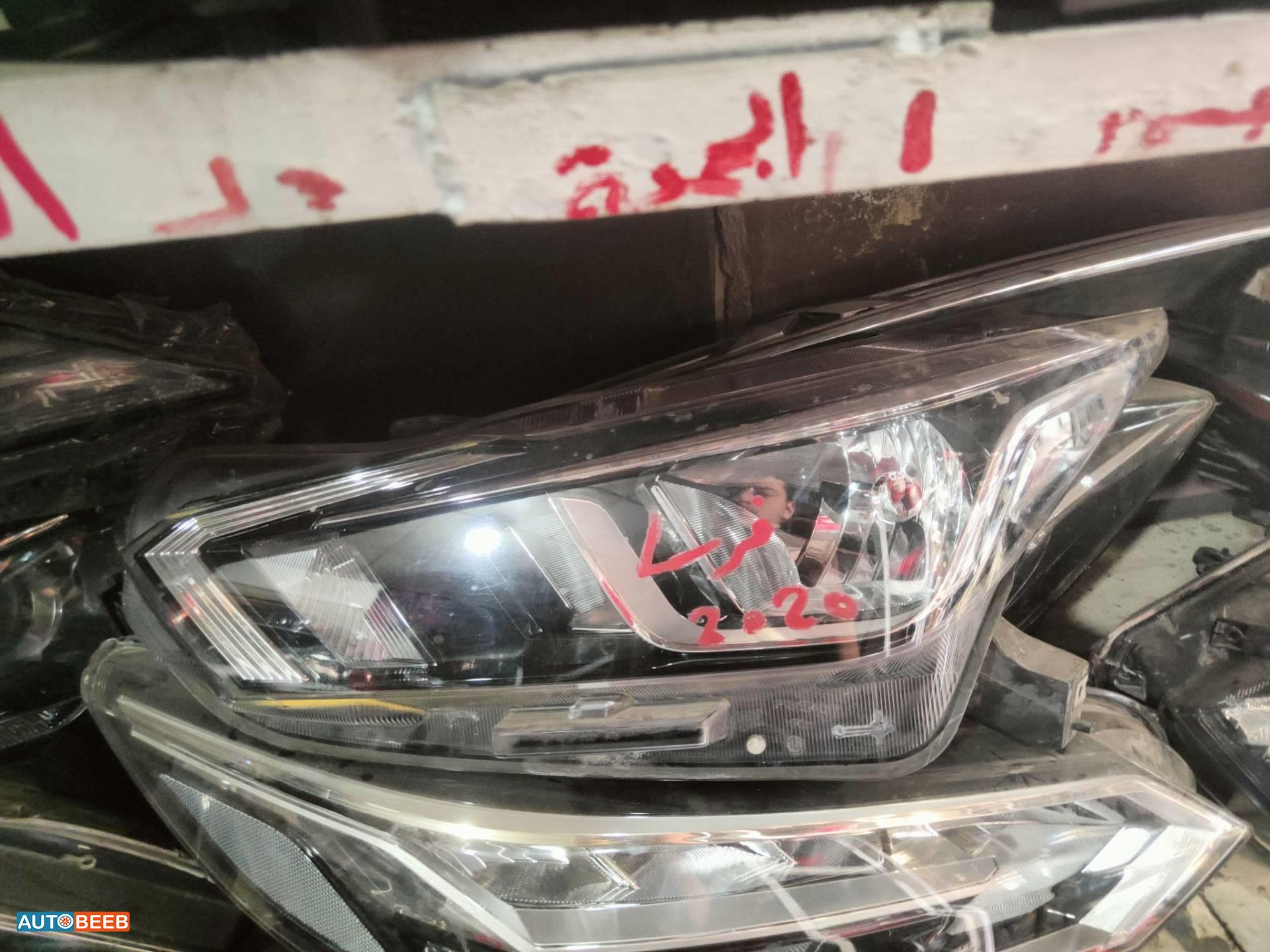ضوء امامي يمين شمال نيسان فيرسا 2019 2020