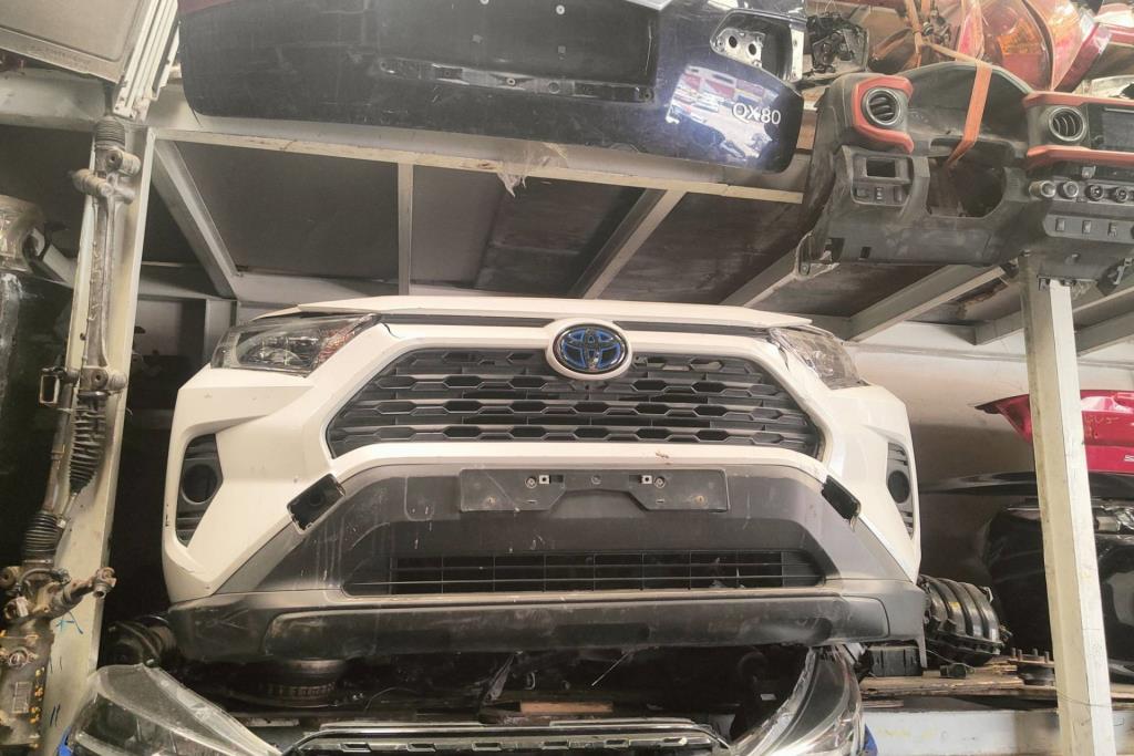 Body  Front clip Toyota RAV4