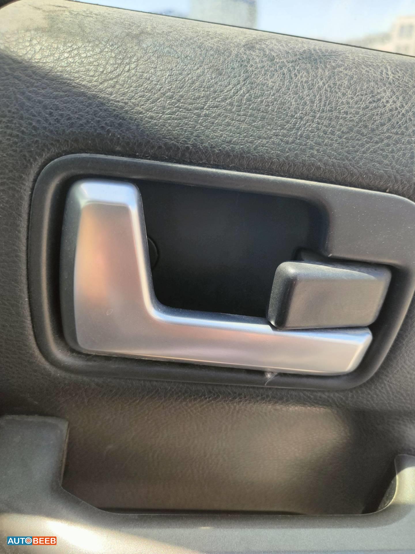 Body  Door Handle  Land Rover Discovery