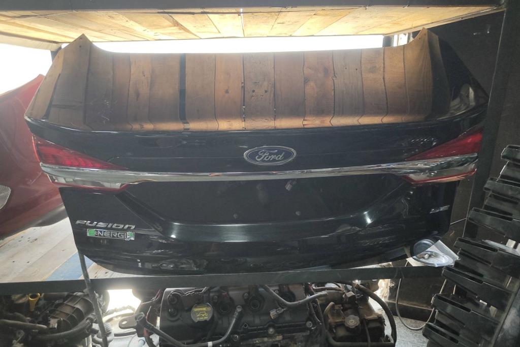 Body  Trunk Ford Fusion