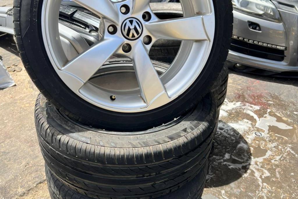 طقم جنطات مع كوشوك اودي A5 قياس 17 