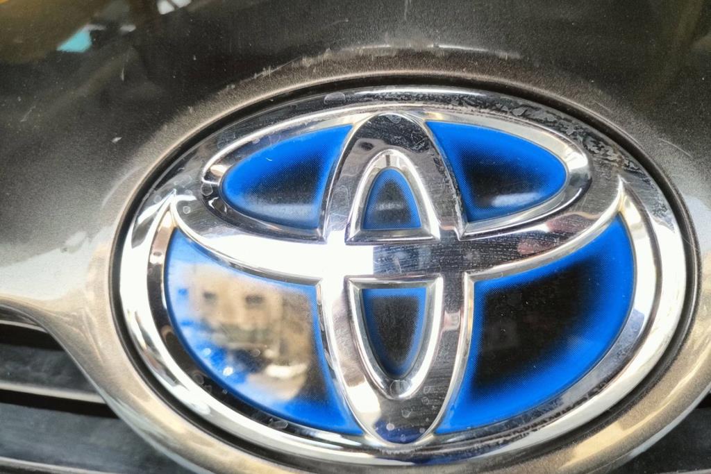 Body  Emblems Toyota Prius