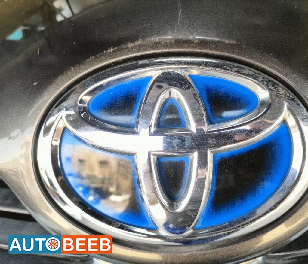 Body  Emblems Toyota Prius