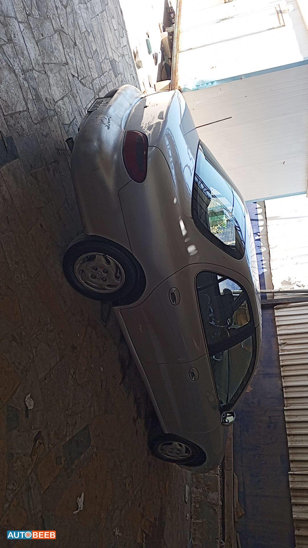 هيونداي افانتي 1996