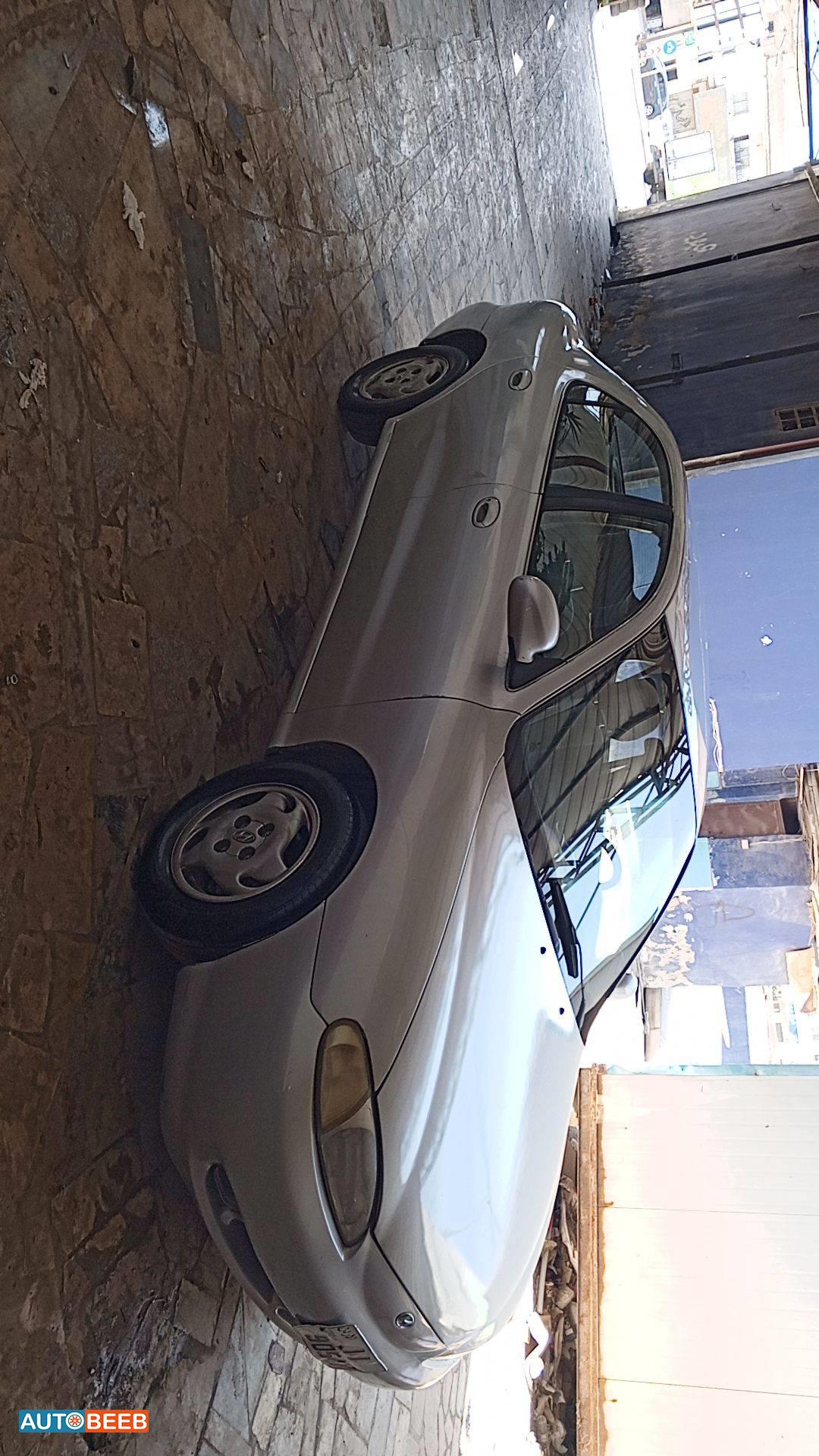 هيونداي افانتي 1996