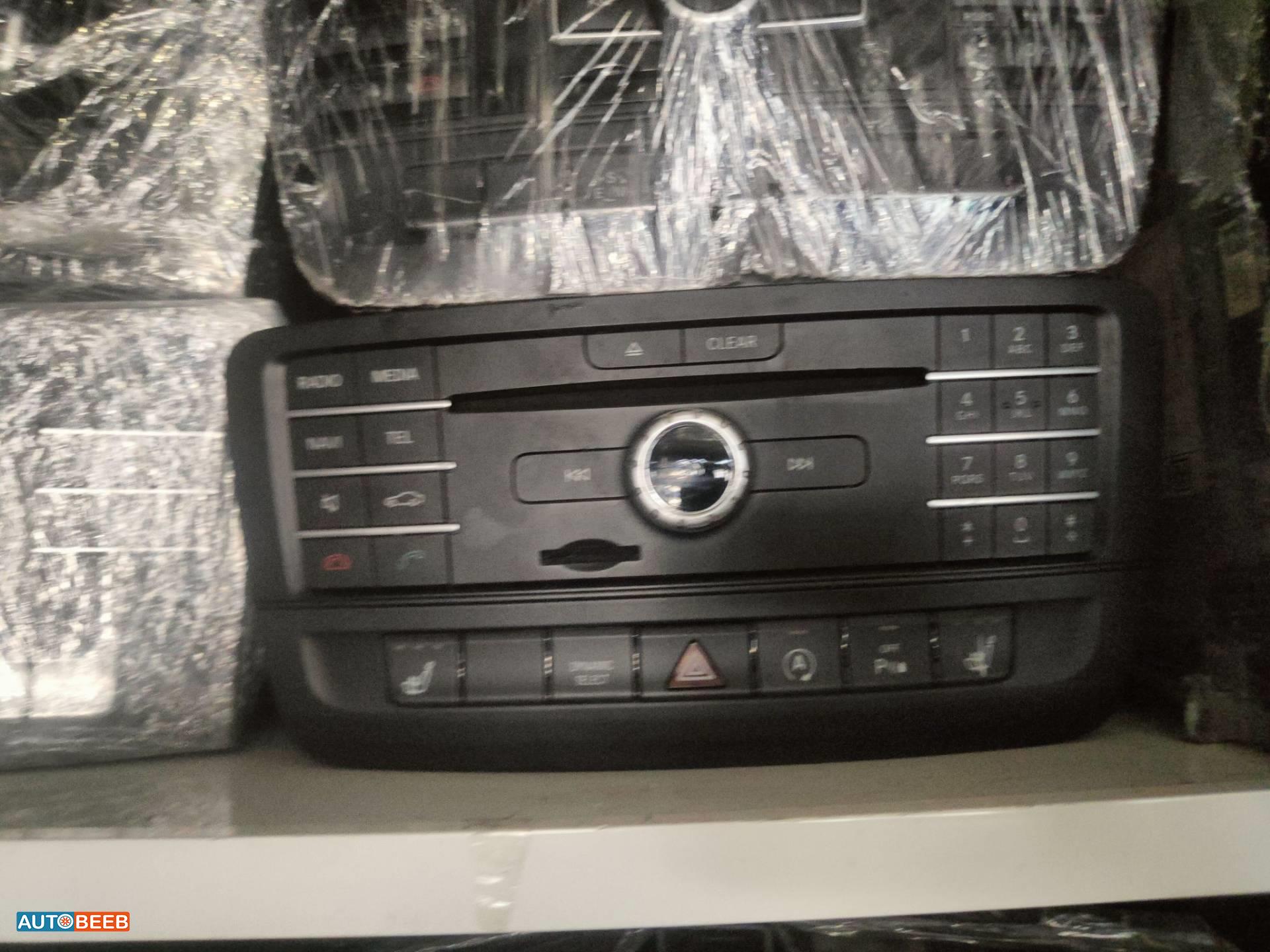 Electronics MP3 Player Mercedes Benz B250