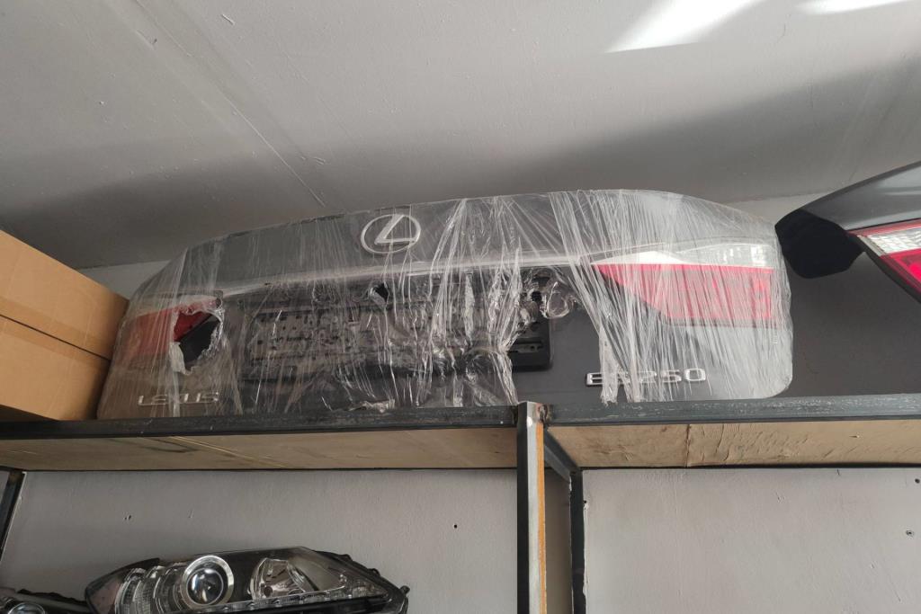 Body  Trunk Lexus ES300