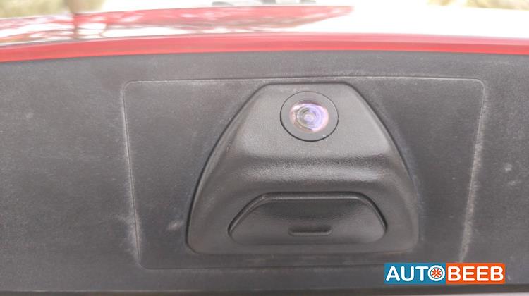 مطلوب كاميرا خلفية اصلية مع كبسة صندوق الخلفي  لسيارة كيا k3 2029  