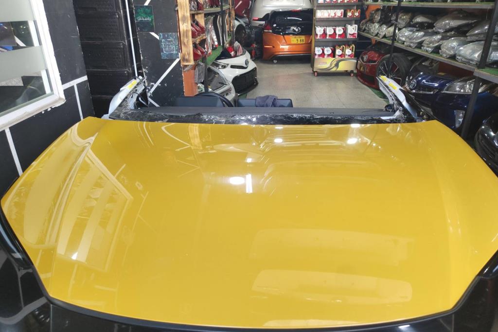 Body  Hood Toyota Prius