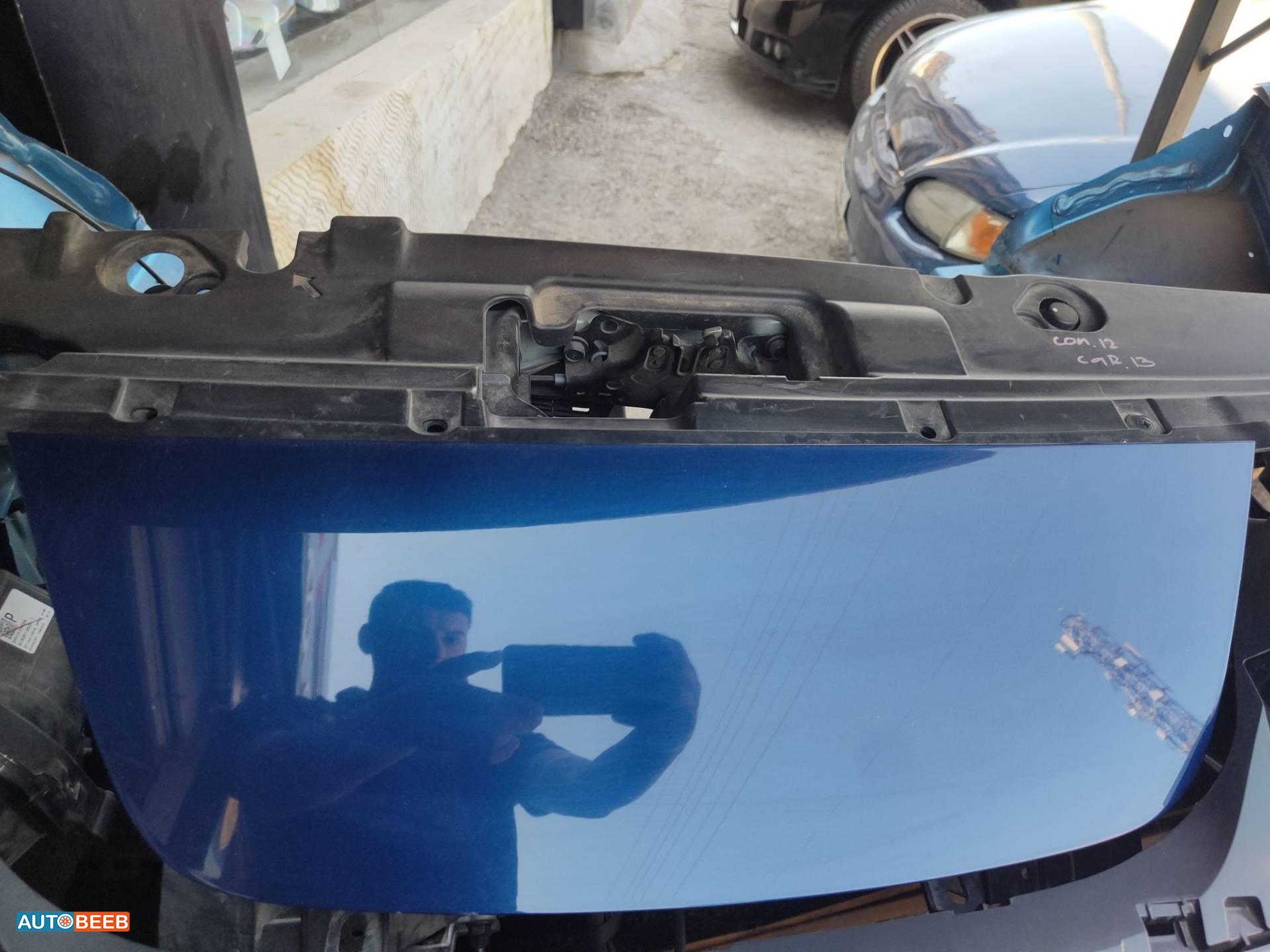 غطاء شاحن نيسان ليف 2023 2024
