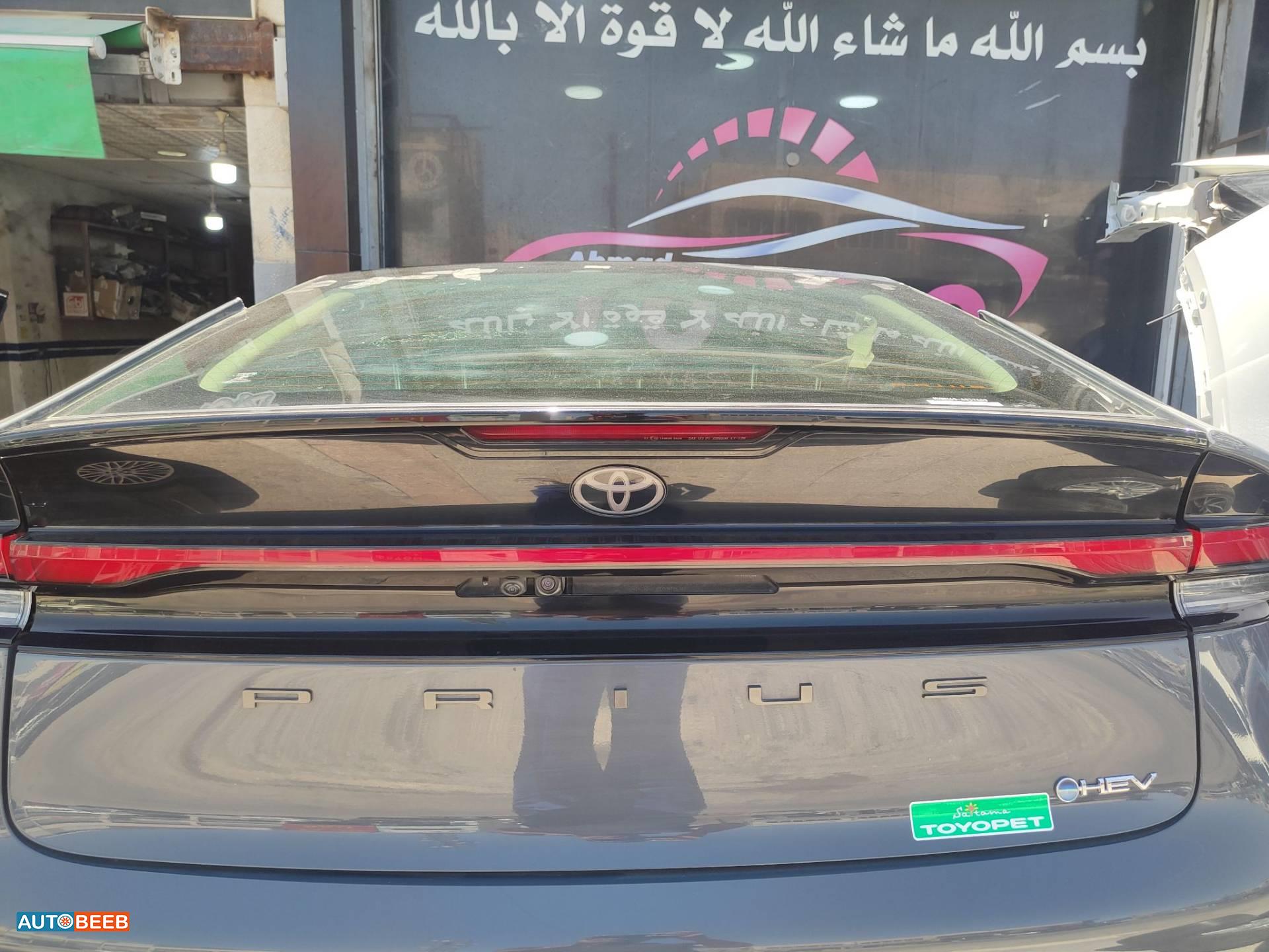 غطاء خلفي تويوتا بريوس 2023 2024