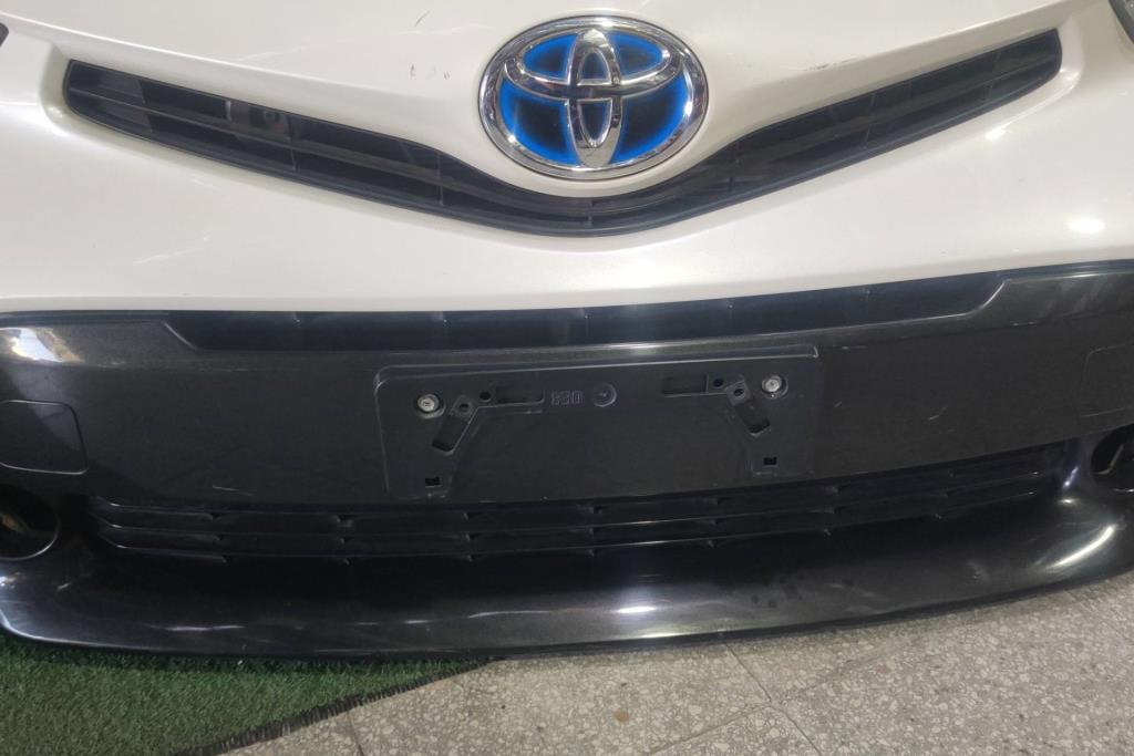 Body  Grilles Toyota Prius