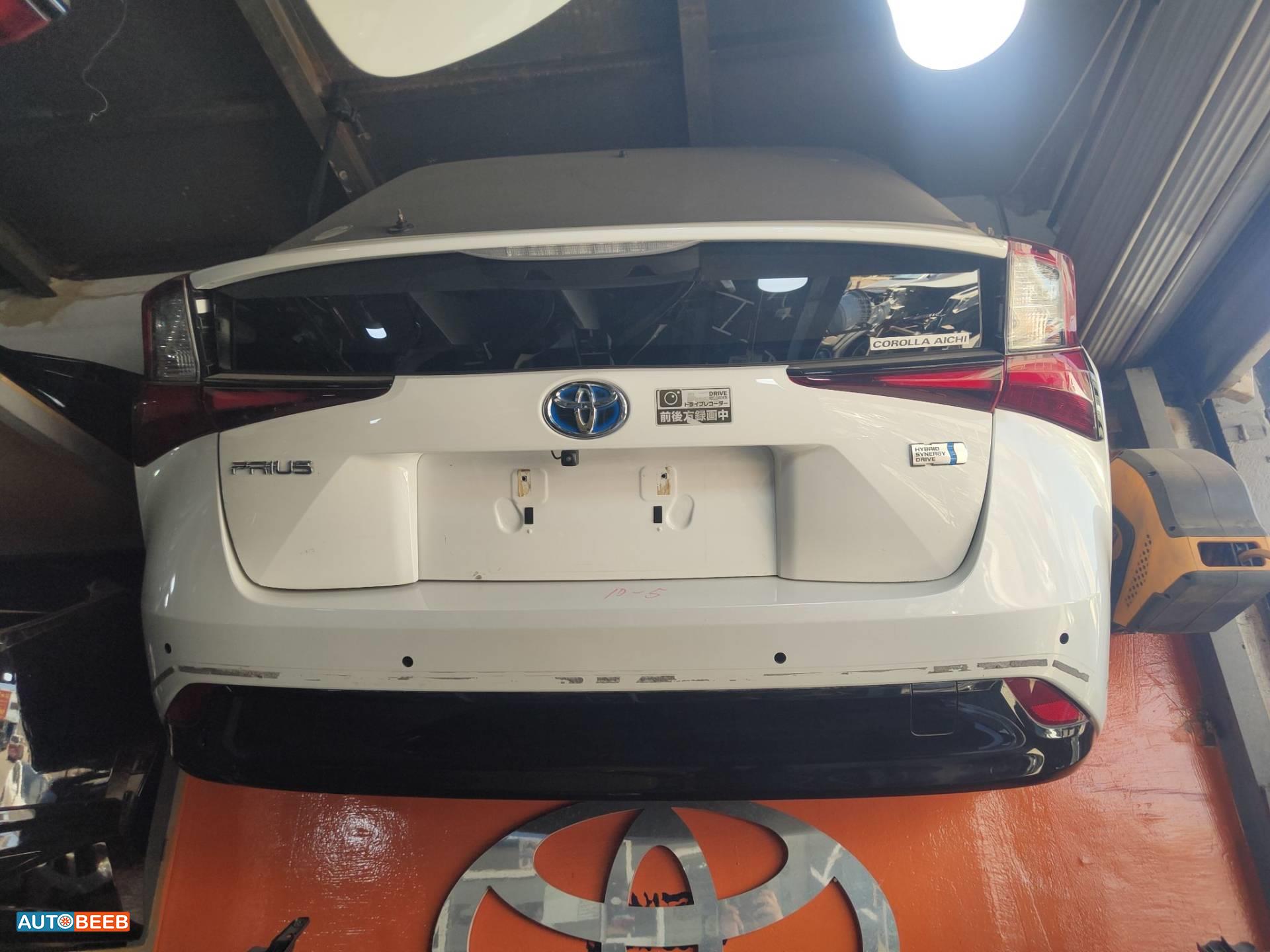 Body  Front clip Toyota Prius